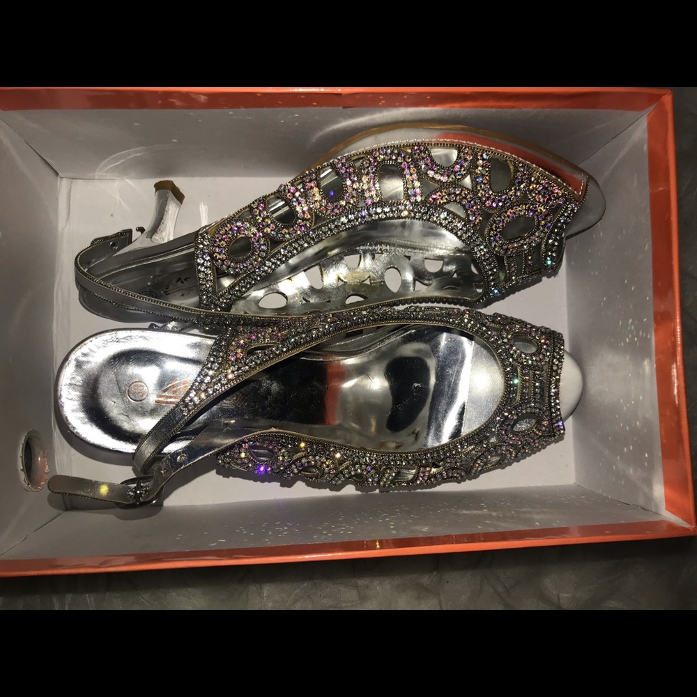 Sparkling Evening shoes with crystal stones